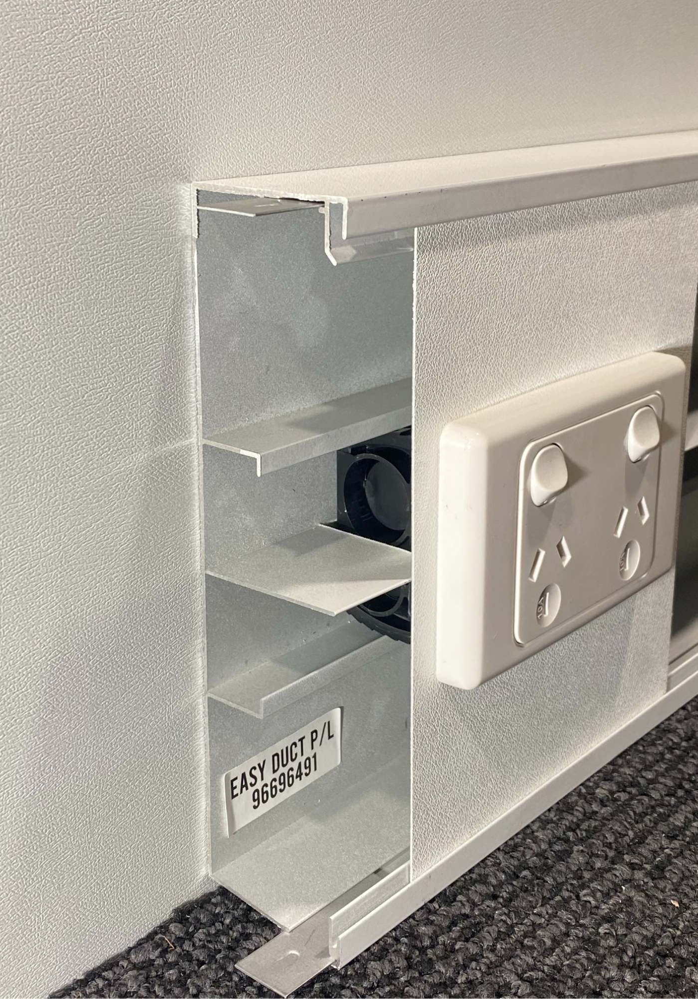 Aluminium Ducted Skirting EASY 200 X 50 Easy Ducted Skirting