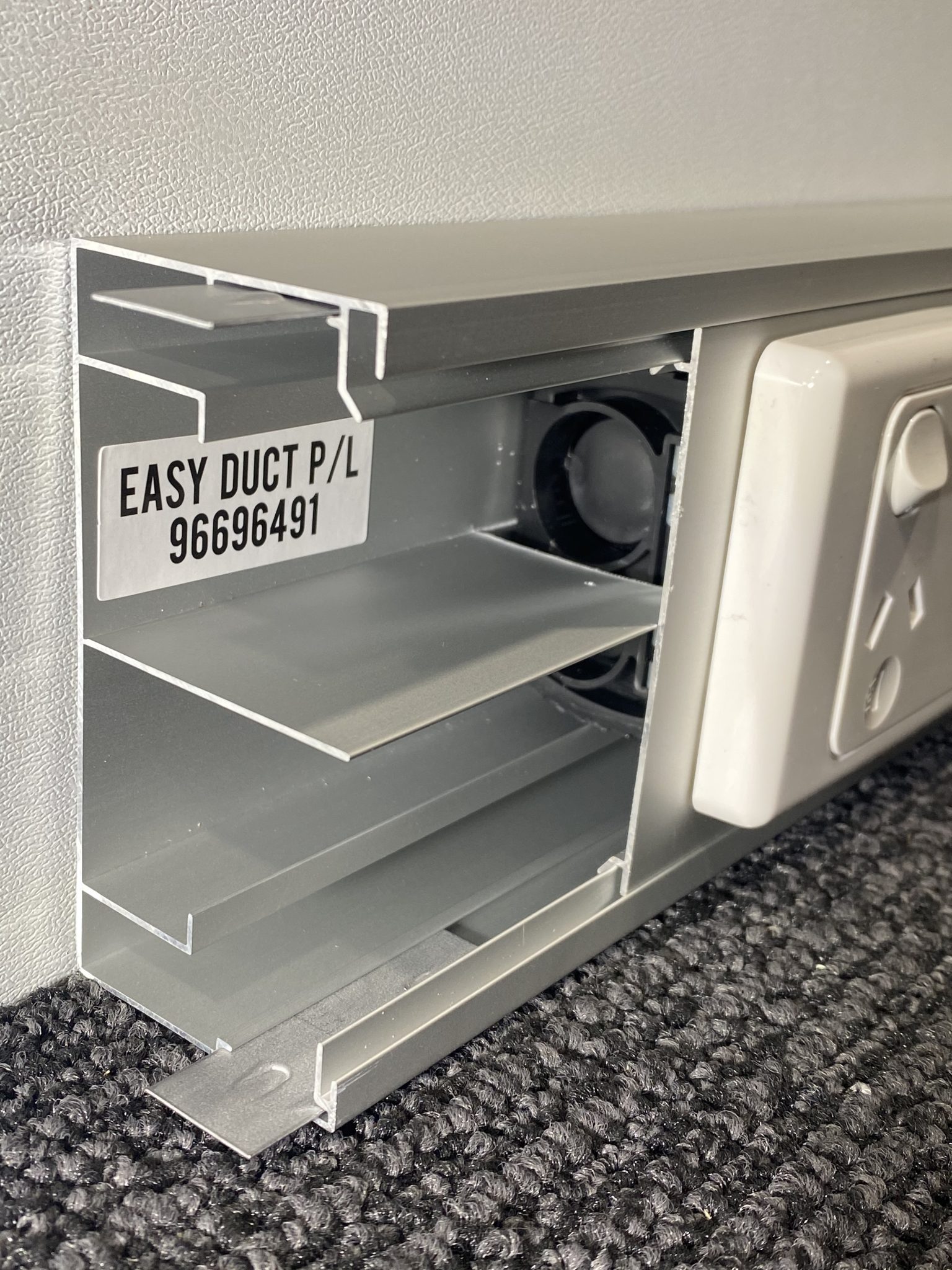 Aluminium Ducted Skirting EASY 100 x 50 Easy Ducted Skirting