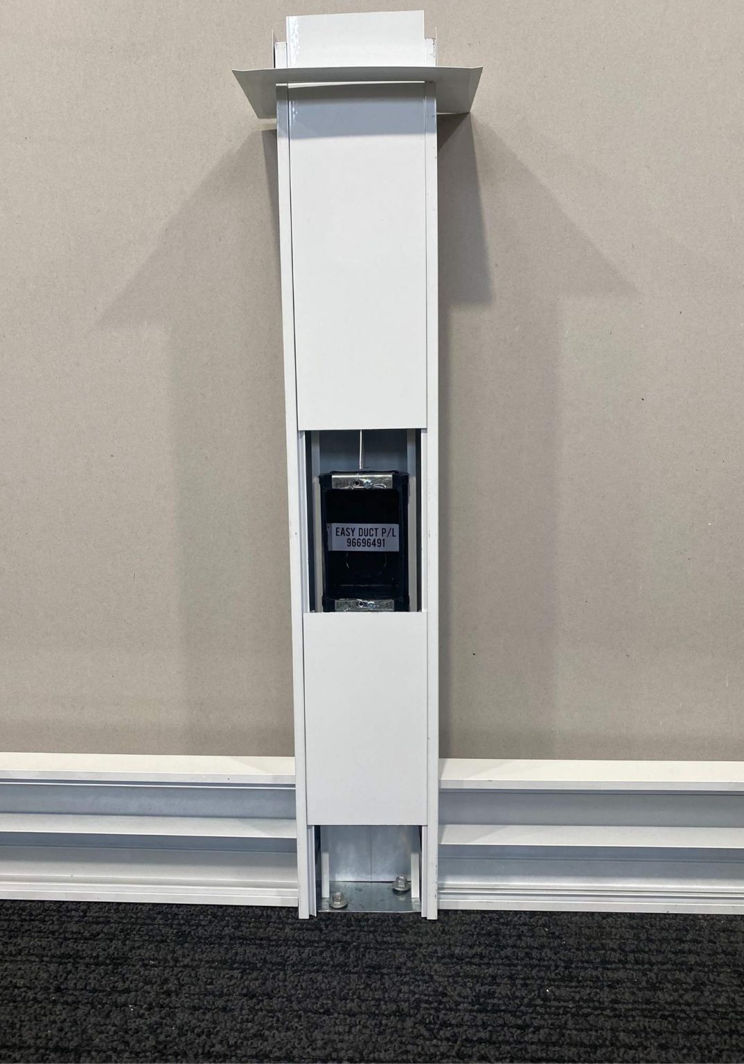 Service Poles Aluminium EASY 100 x 50 Easy Ducted Skirting